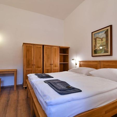 Zamek Racice Hotel Bagian luar foto