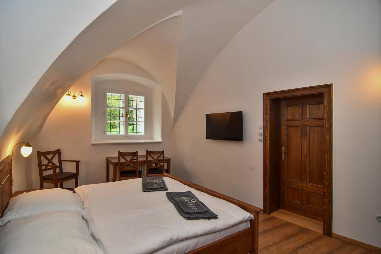 Zamek Racice Hotel Bagian luar foto