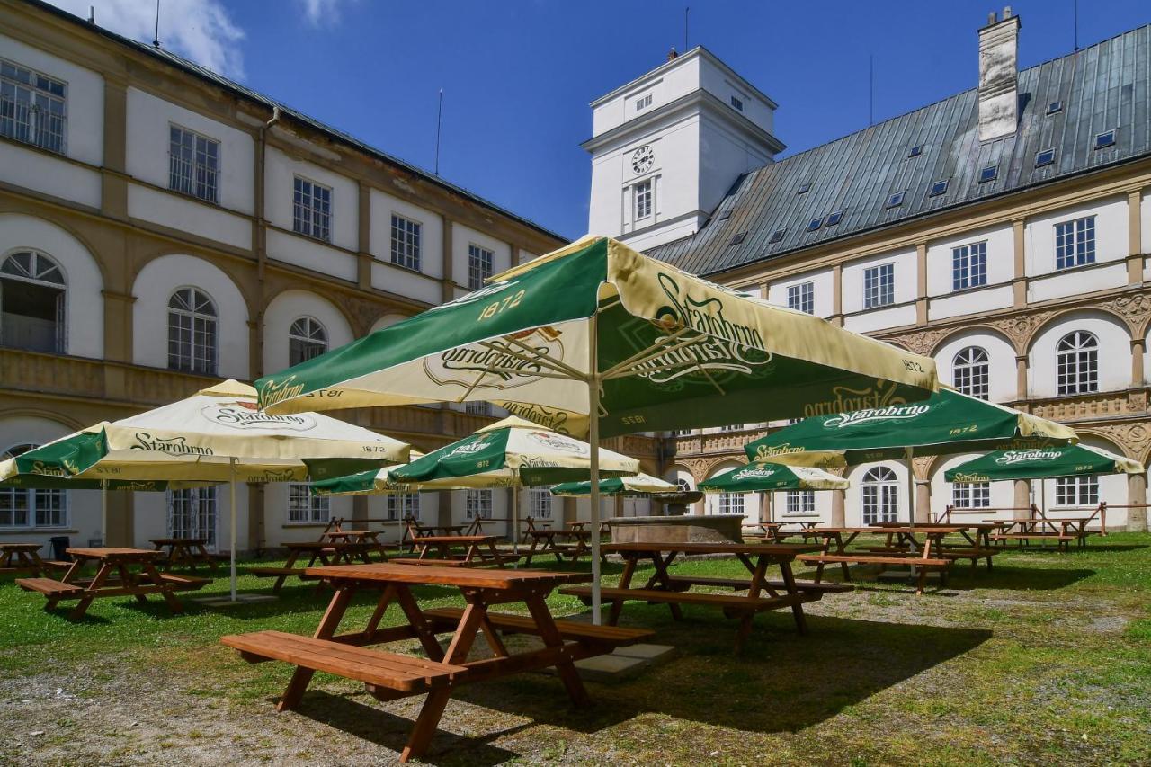 Zamek Racice Hotel Bagian luar foto