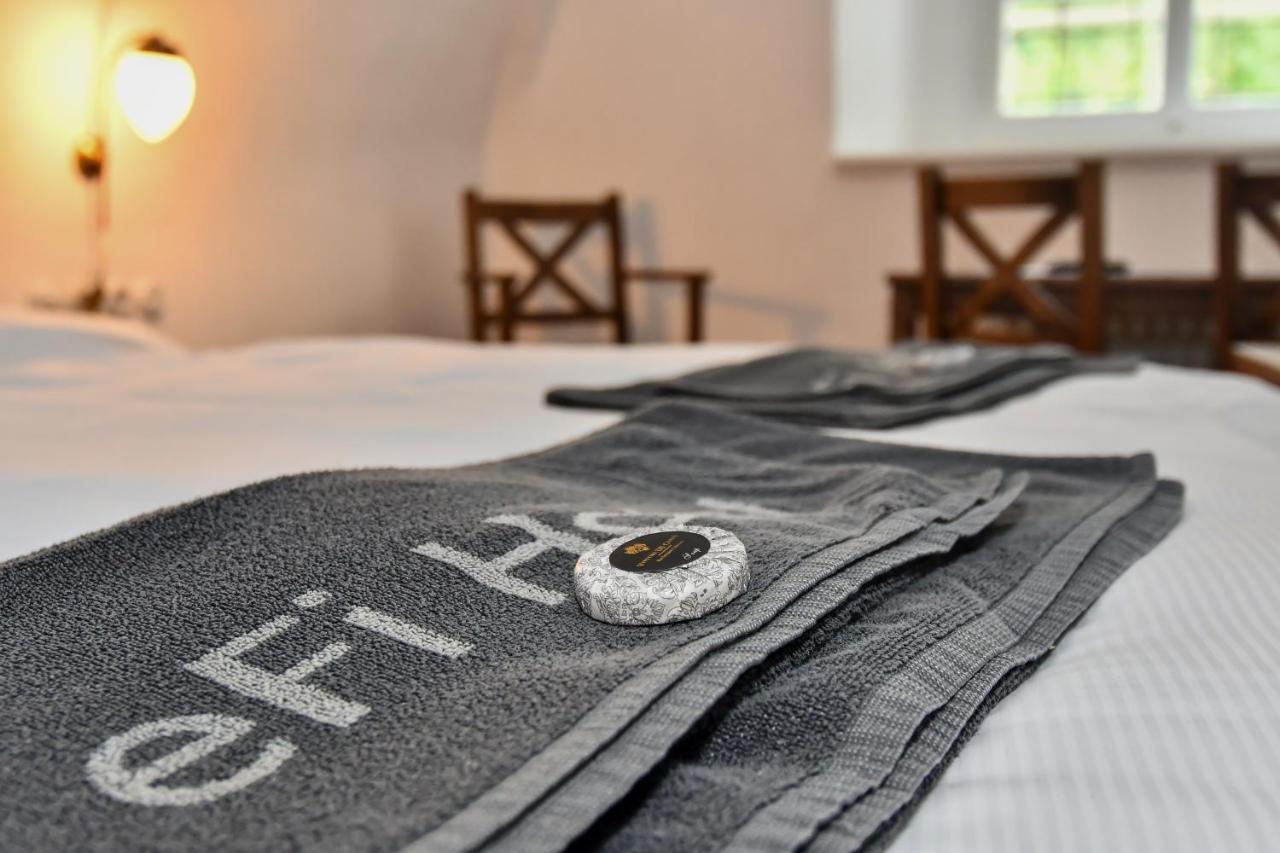 Zamek Racice Hotel Bagian luar foto