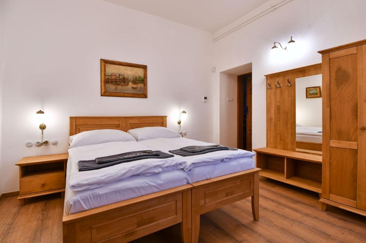 Zamek Racice Hotel Bagian luar foto