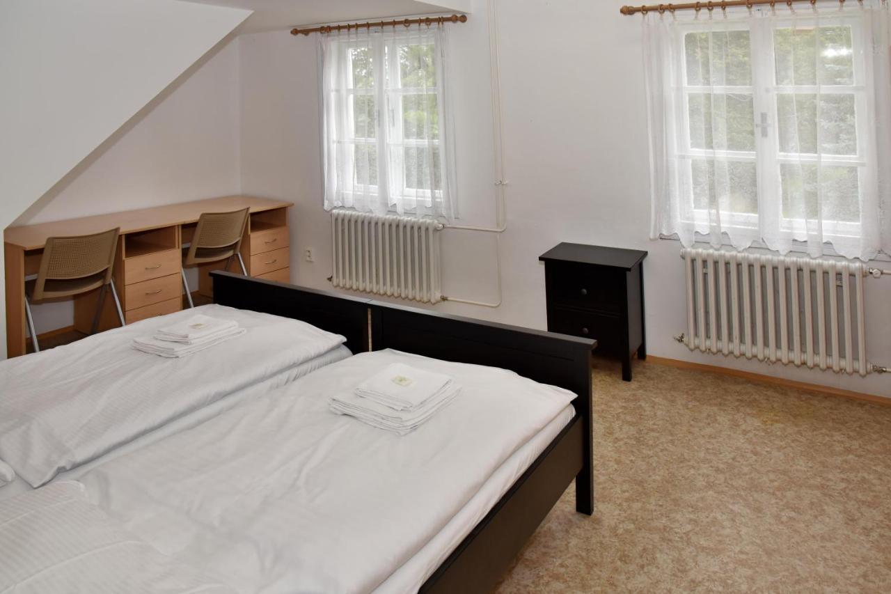 Zamek Racice Hotel Bagian luar foto