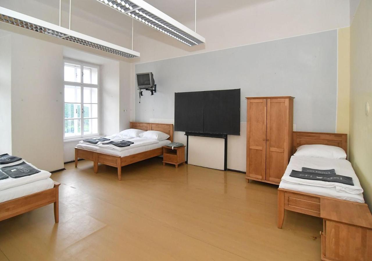 Zamek Racice Hotel Bagian luar foto