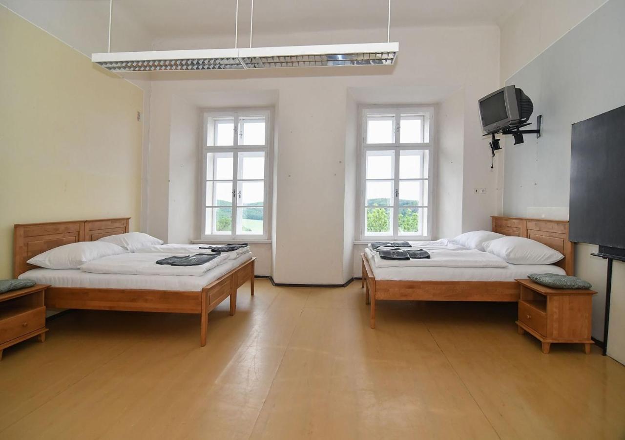 Zamek Racice Hotel Bagian luar foto