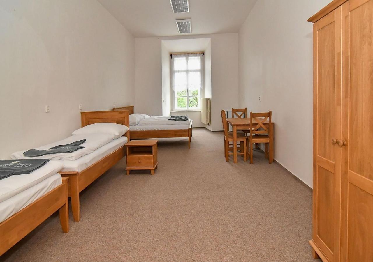 Zamek Racice Hotel Bagian luar foto