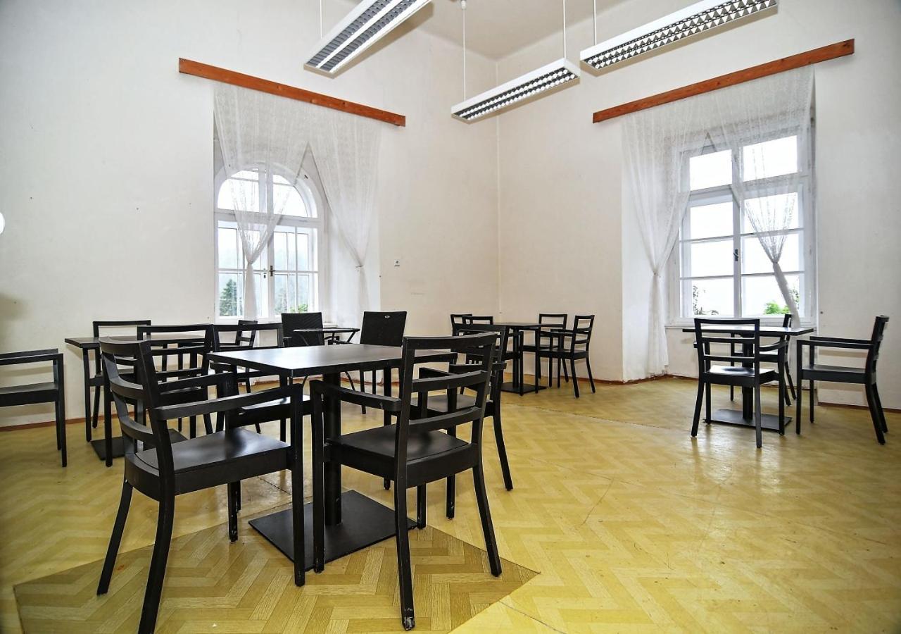Zamek Racice Hotel Bagian luar foto